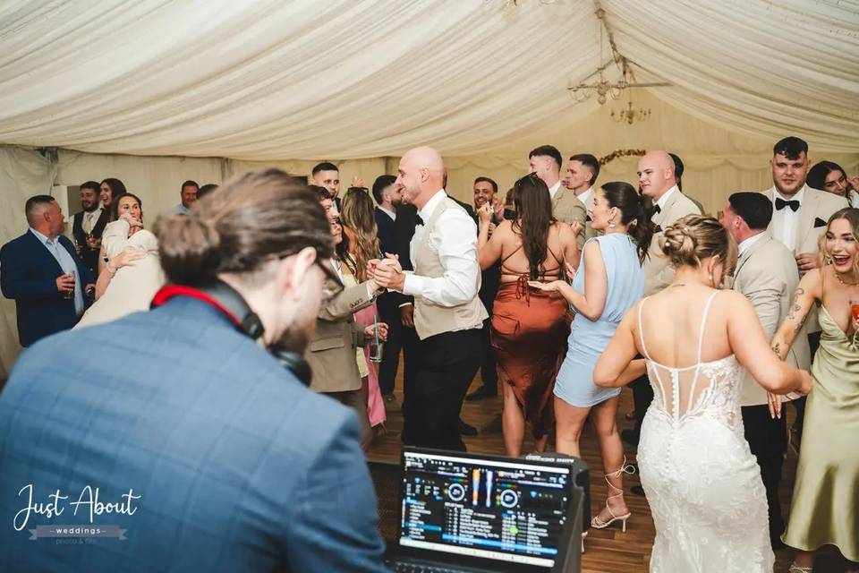 Full dancefloor all night!