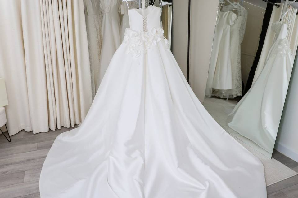 Detailed gown train