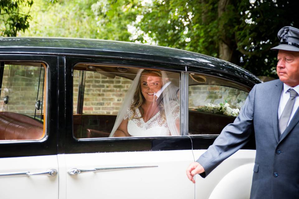 Bride arriving at church