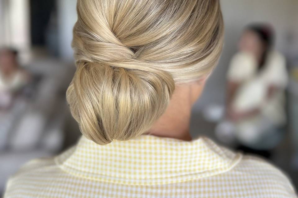 Classic low bun