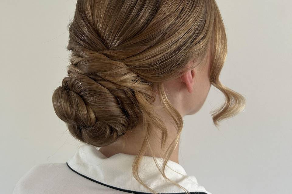 Timeless low bun