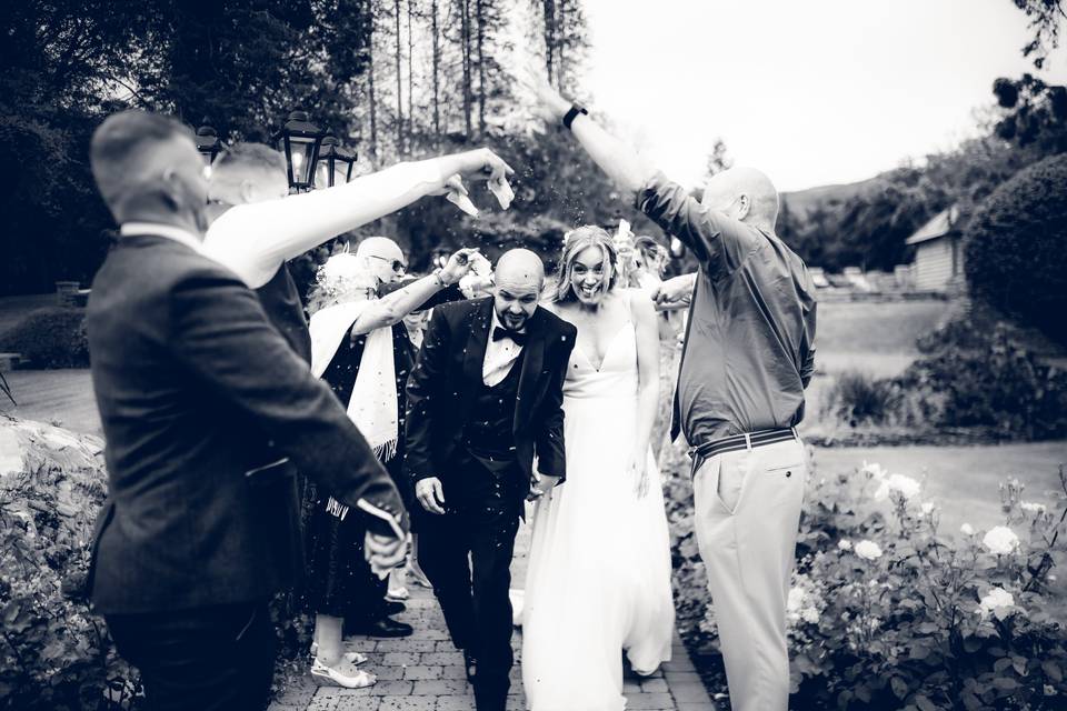Confetti throw