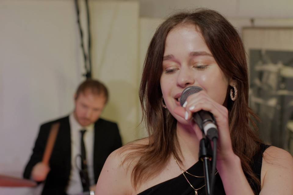 Kate Singing in Gecko Groove