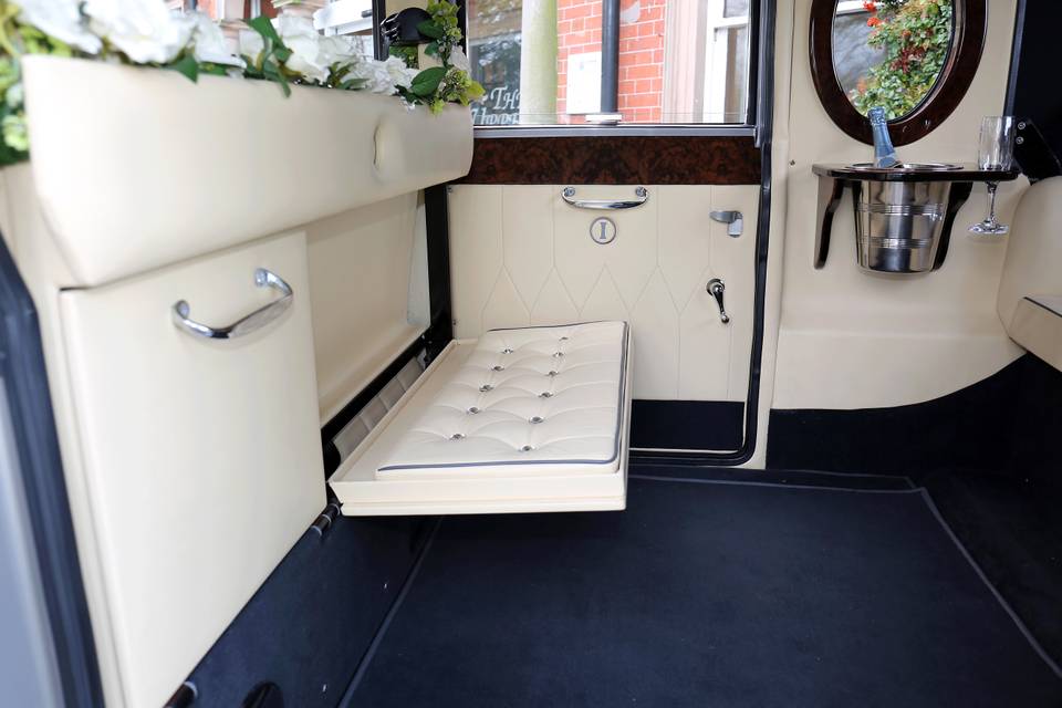 Lincoln Imperial seats 4