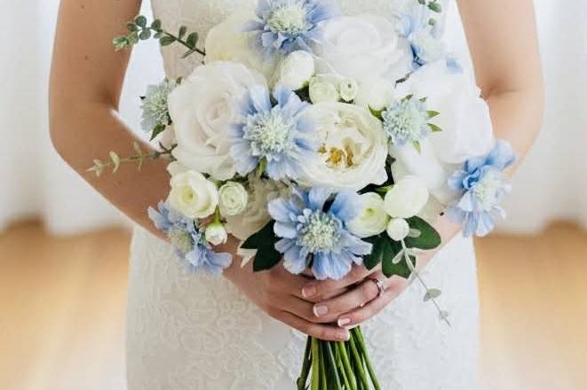 Faux bouquet Neutral and blues
