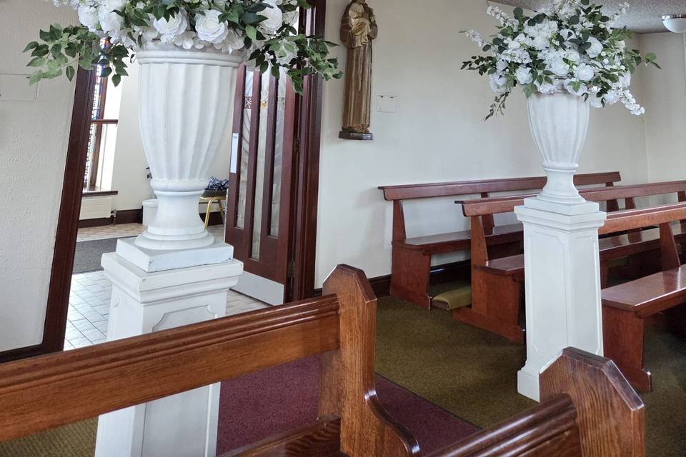 Pillars, urns & floral toppers
