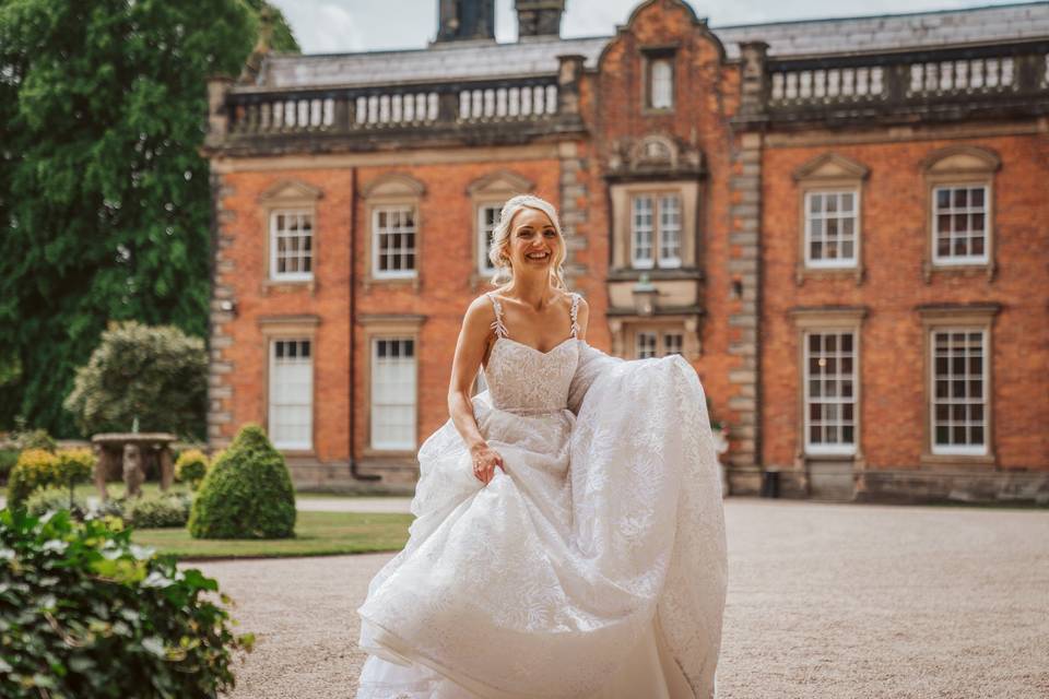 The Courtyard (photo by Capture My Big Day)