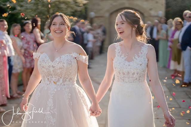 // Mia & Caroline
