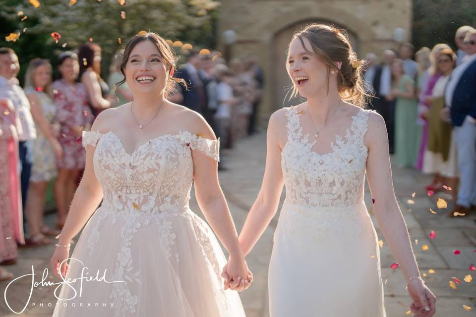 // Mia & Caroline