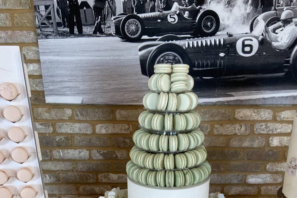 Macaron cake