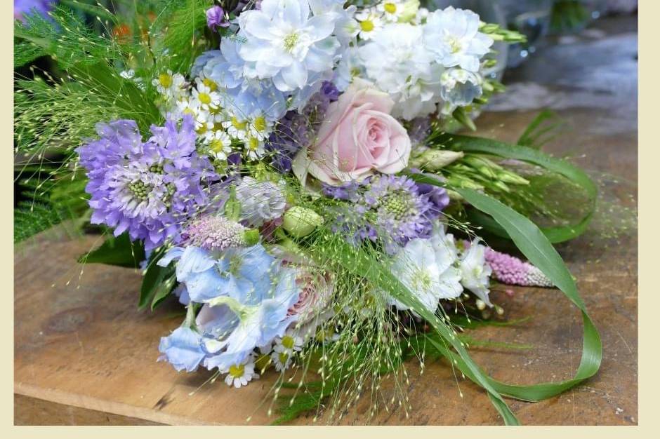 Country garden posy