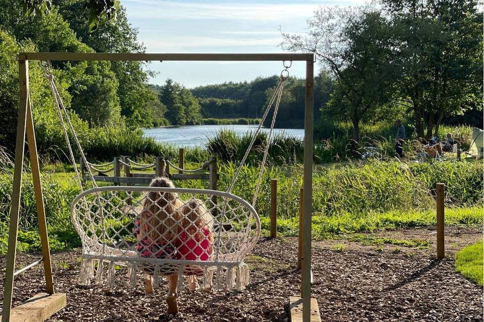 Marabou swing seat