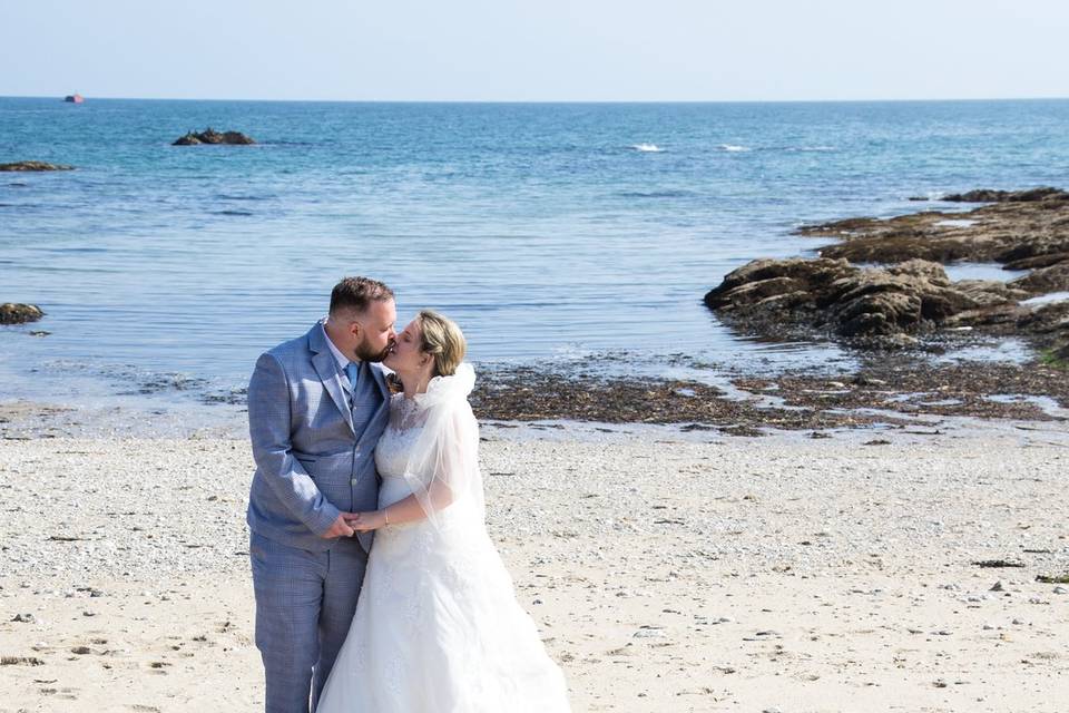 Kiss on the beach