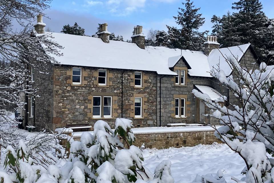 Inverarnie Lodge in Winter