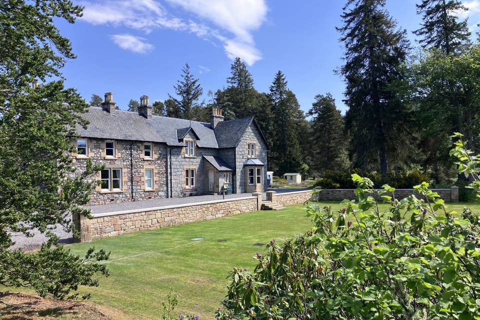 Inverarnie Lodge