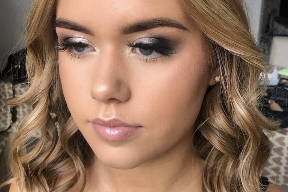 Smokey eye look