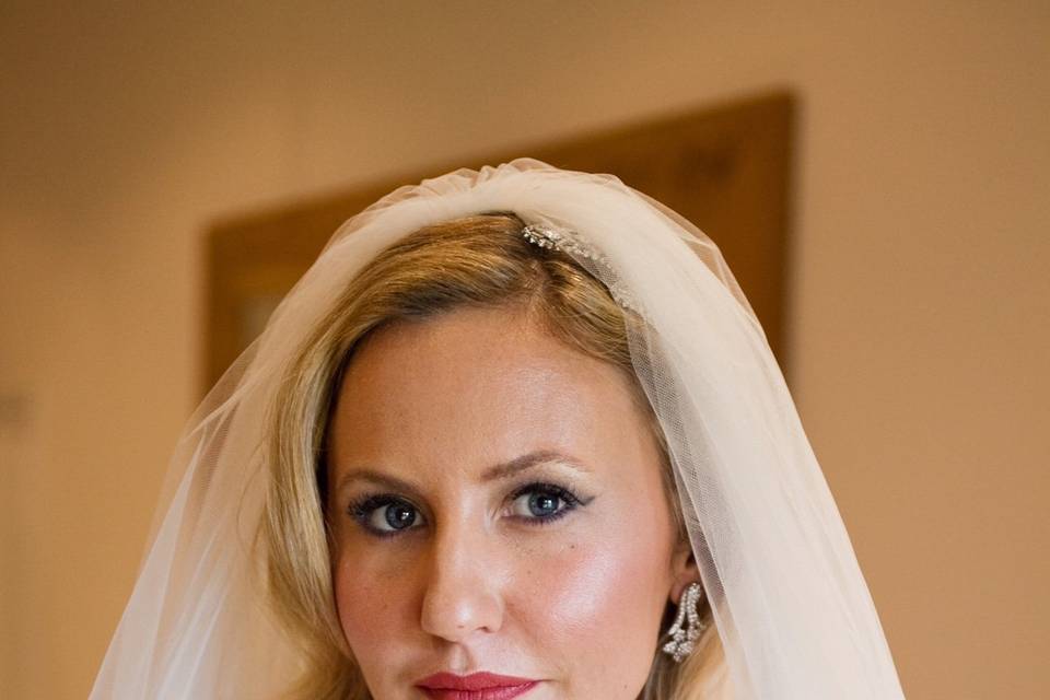 Vintage-style bride at Notley Abbey