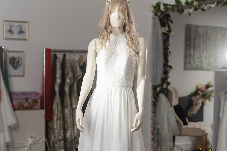 Sleeveless bridal gown