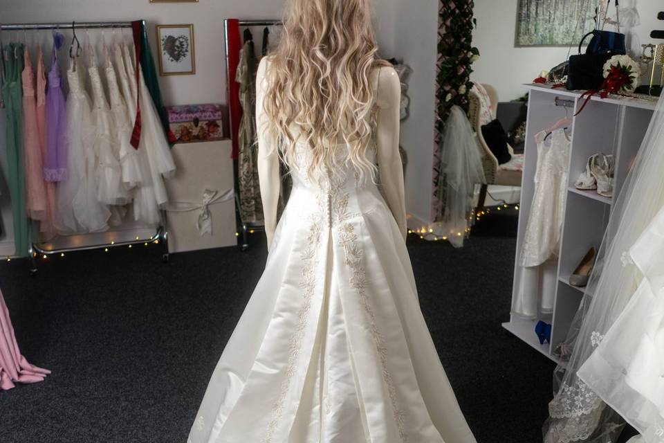 Wide lace train