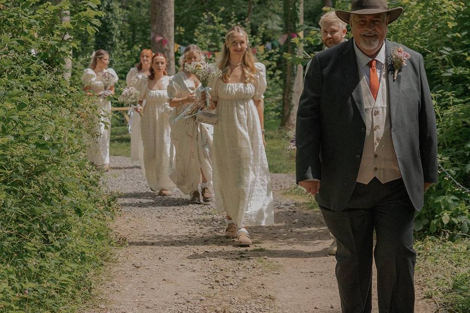 Arrival of the bridal party