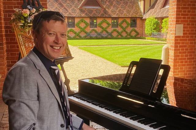 Robbie Roberts Wedding Pianist