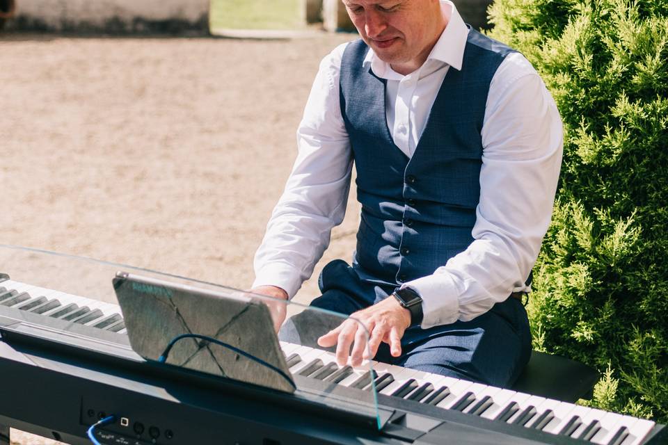 Robbie Roberts Wedding Pianist