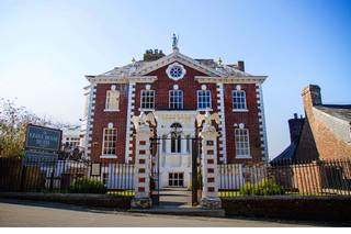 Eagle House Hotel