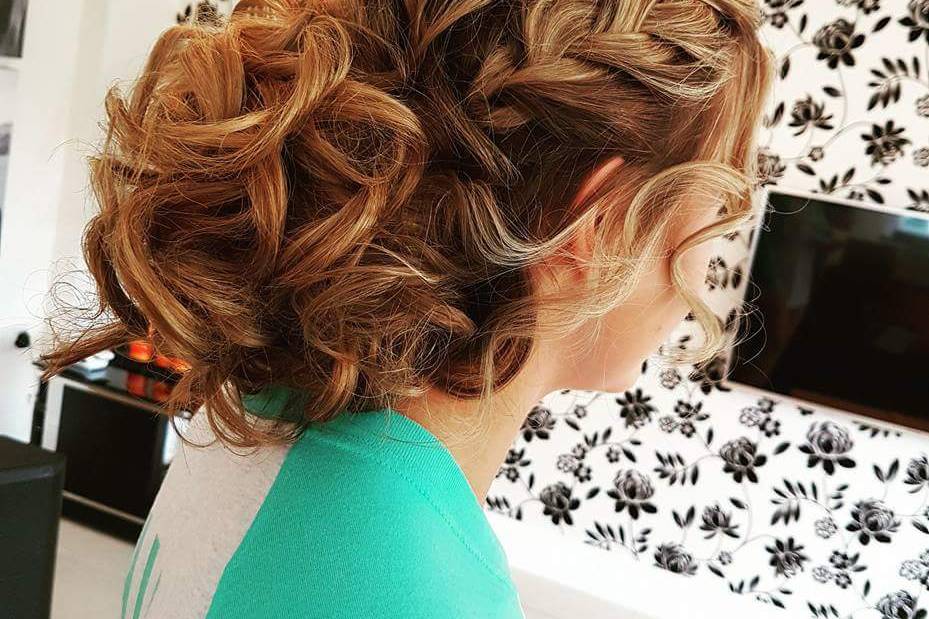 Prom hair up