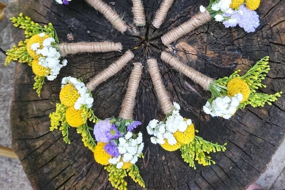 Cheerful spring buttonholes