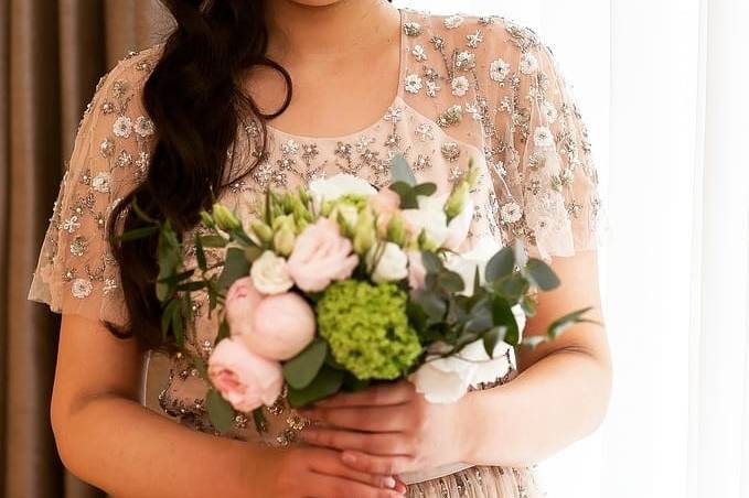 Elegant spring wedding flowers