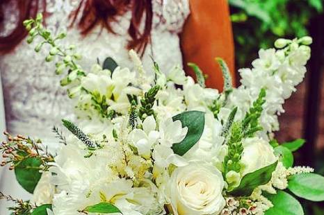 Neutral bridal bouquet