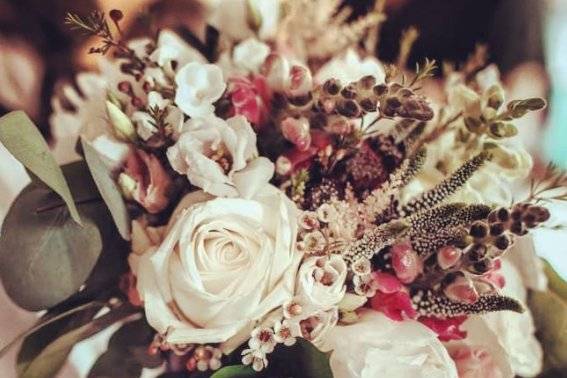 Warm toned winter bouquet