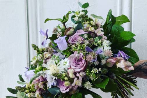 Dramatic shower bouquet