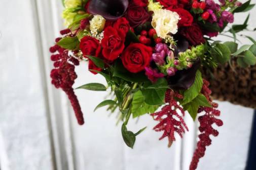 Gothic chic wedding flowers