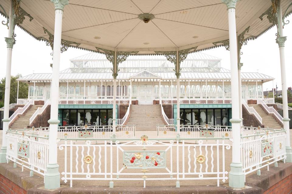 Through bandstand