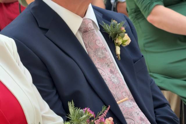 Bridal bouquet and buttonholes