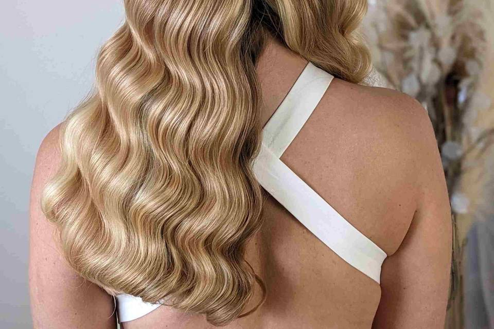 Glossy hollywood waves