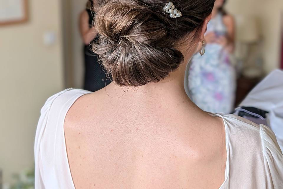Chic knot bun