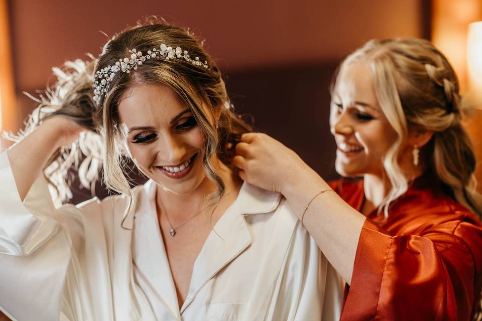 Bride with sister