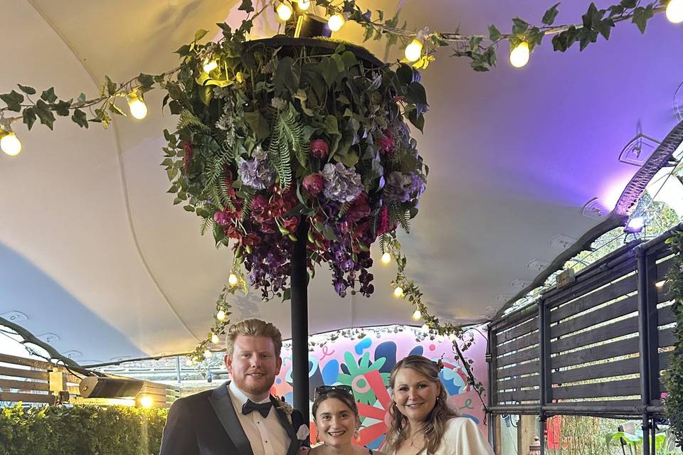 Photo with the bride and groom