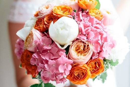 Stunning bright bridal bouquet