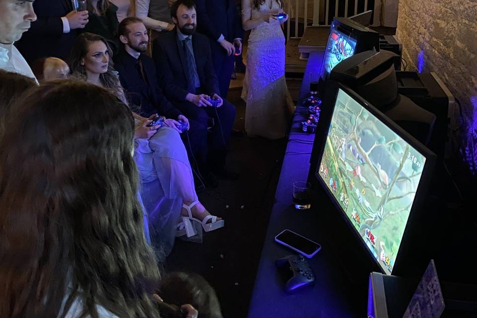 Joypad videogames for weddings