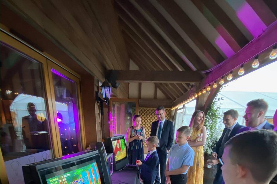 Joypad videogames for weddings