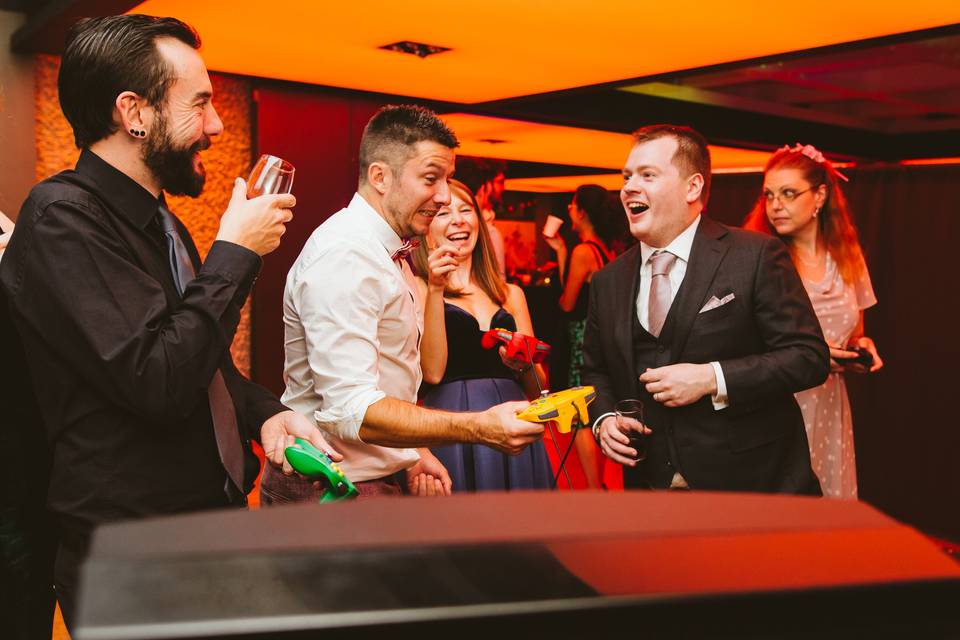 Joypad videogames for weddings