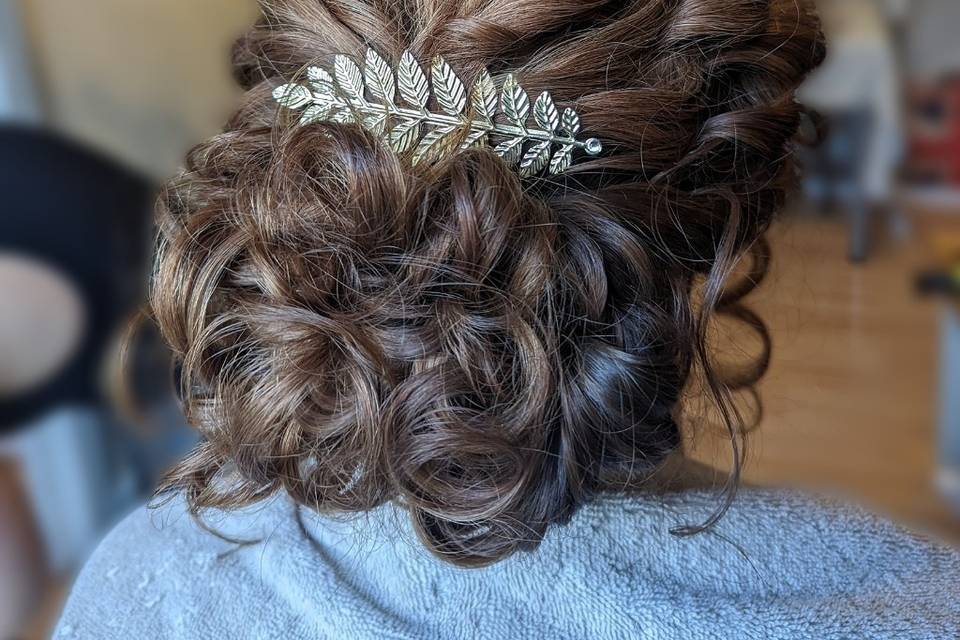 Bridesmaid curly hair