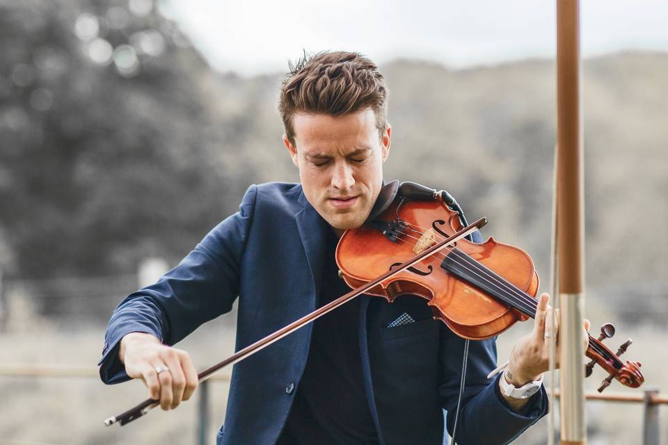 Joel Grainger (Live Looping Violinist)