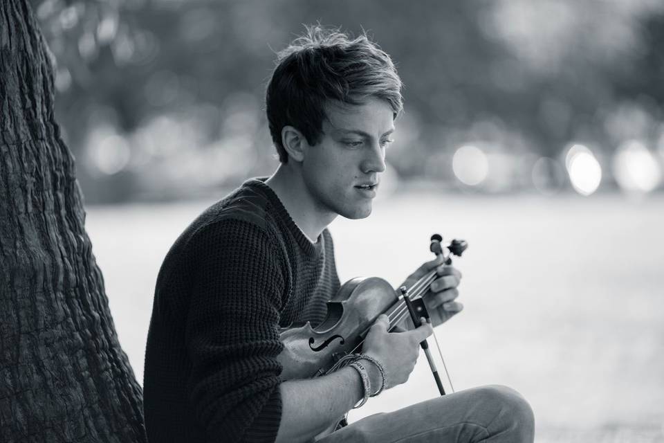 Joel Grainger (Live Looping Violinist)