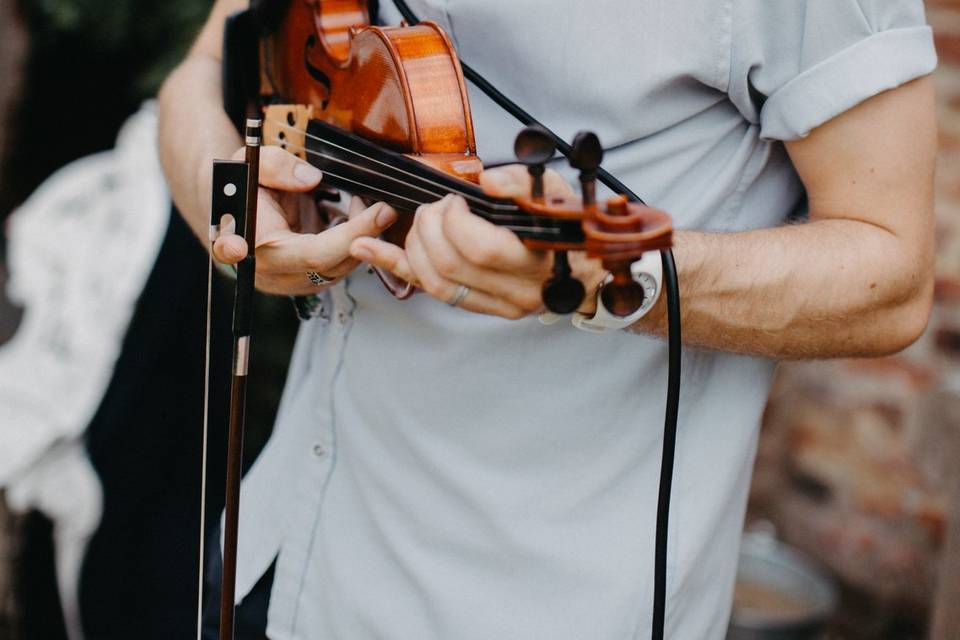 Joel Grainger (Live Looping Violinist)