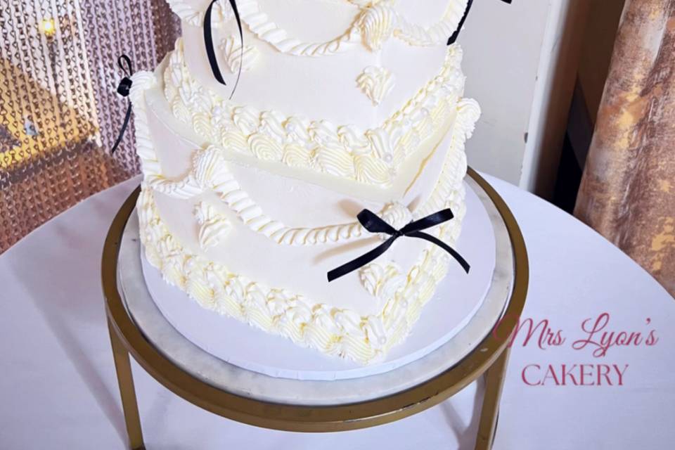 Vintage 2 tier heart cake