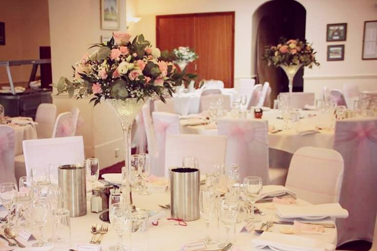 Vintage hessian cake table